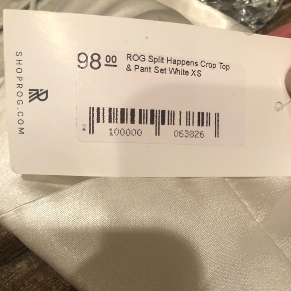 2 piece white pant and crop top set - Picture 9 of 9